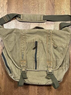 Vintage Y2K LL Bean Army Style Canvas Parachute Clasp 14in Laptop Messenger Bag